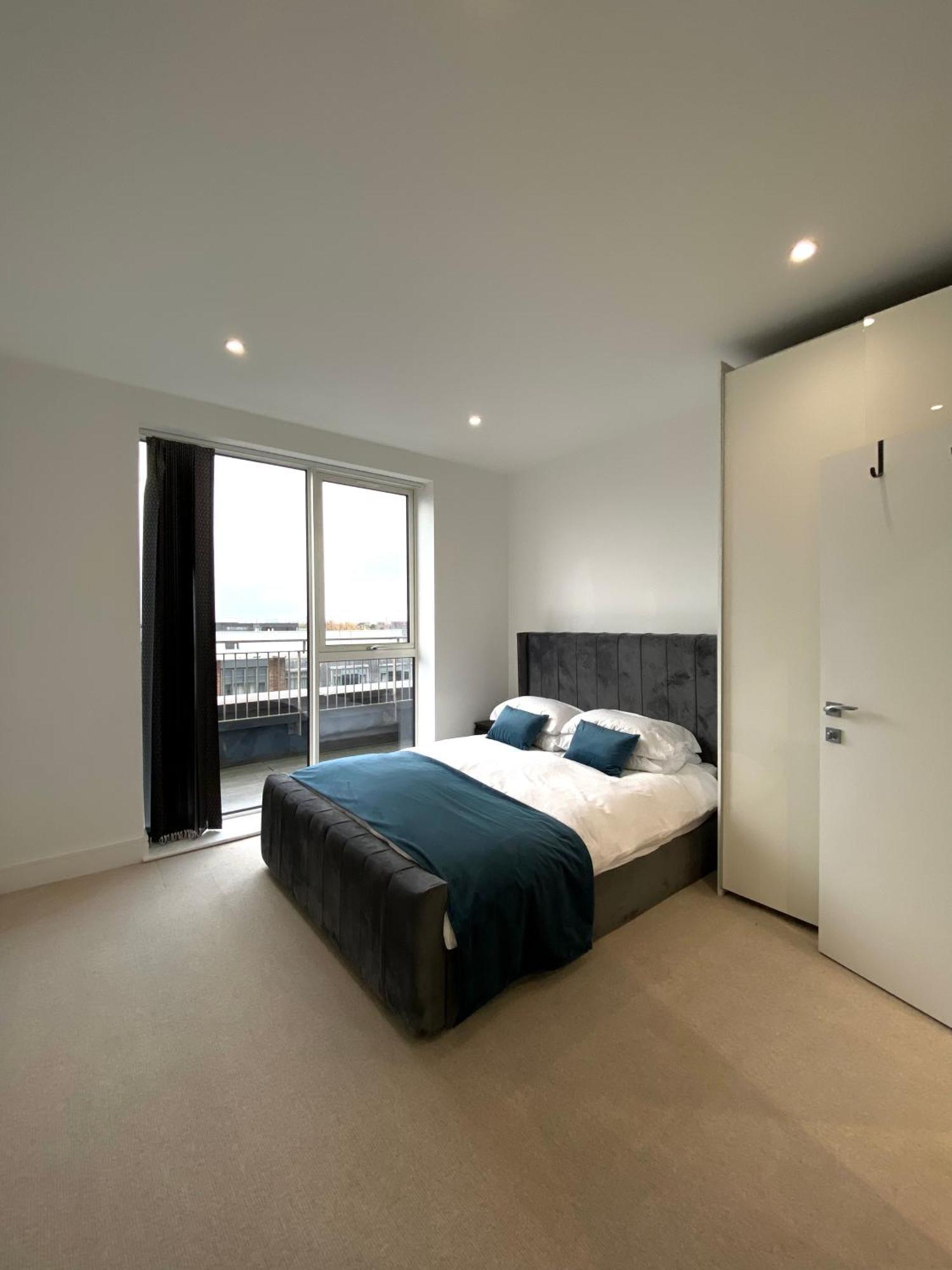 Spacious 2 Bedroom Penthouse Retreat Лондон Экстерьер фото