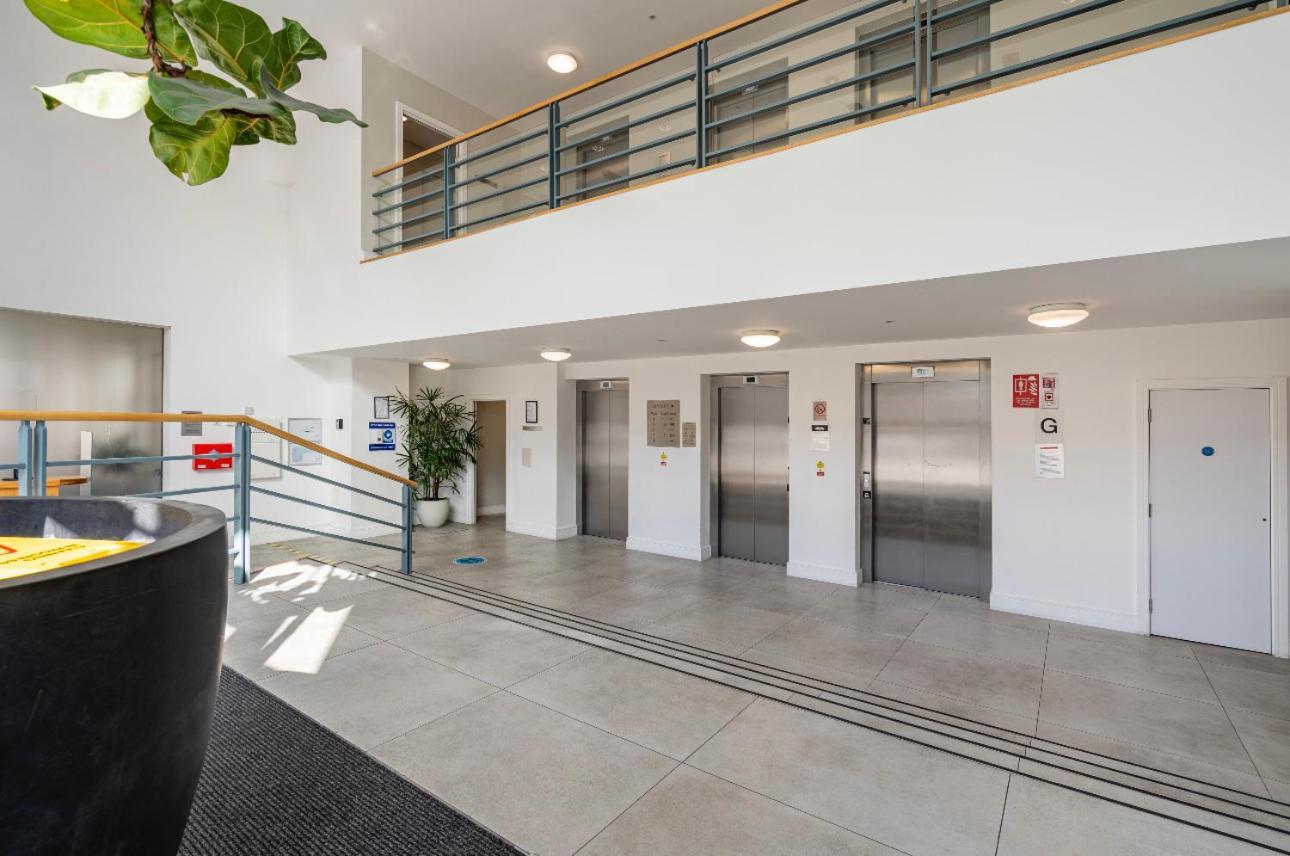 Spacious 2 Bedroom Penthouse Retreat Лондон Экстерьер фото