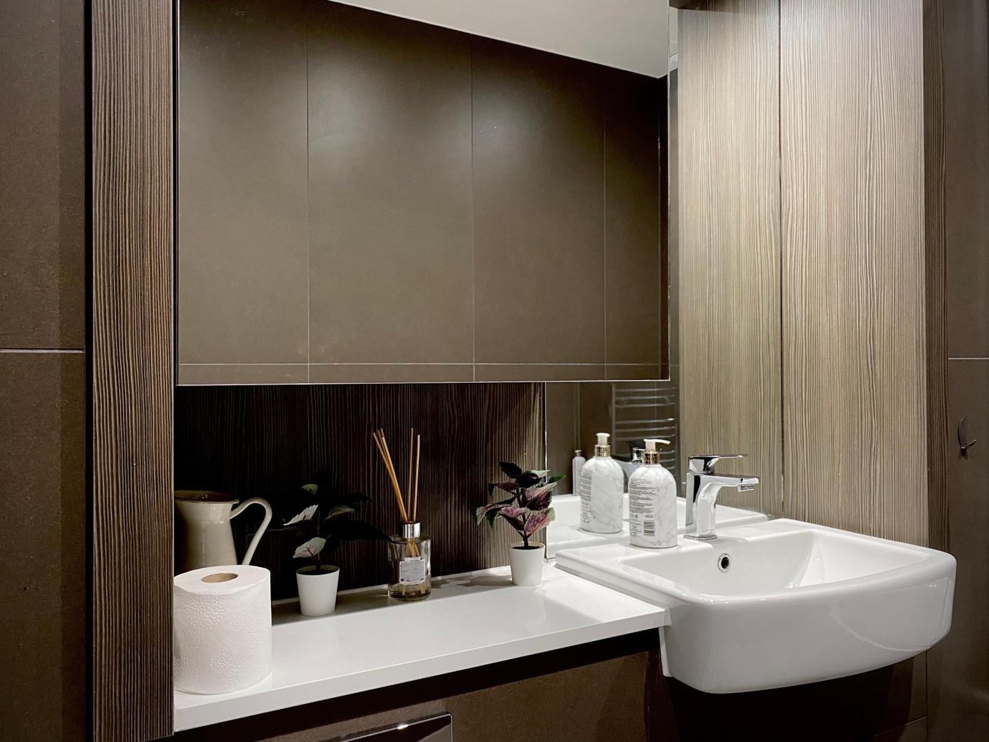 Spacious 2 Bedroom Penthouse Retreat Лондон Экстерьер фото